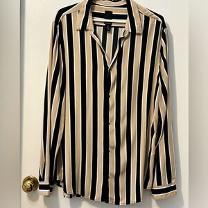 3 for $15😍 H&M Black and Tan Striped Button Down Shirt